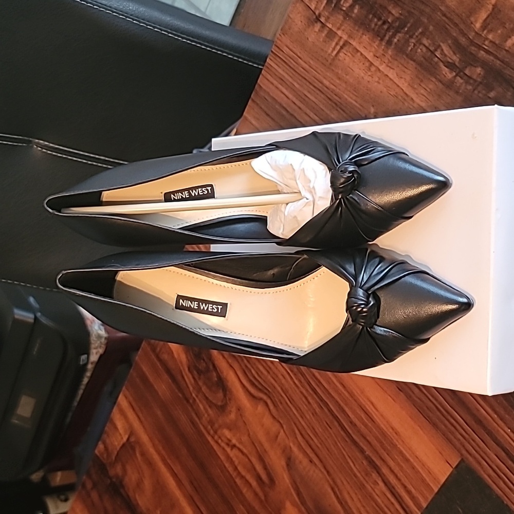 Nine West Elegant Black Knotted Heels - Picture 4 of 5